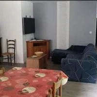 Appartement 3 chambre 4 lits doubles dans les Gorges de la Sioule proche rivière, hotelli kohteessa Menat