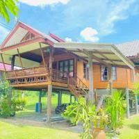 Cozy Beach House , 5 mn from the Sea -Self Check in, hotel a Ban Laem Sai