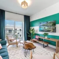 Event-Ready 2BR 2BA Near Stadium & Beach includes Parking and Washer and Dryer, viešbutis mieste Hallandale Beach