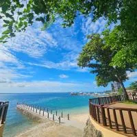 Savoy Hotel Mactan Cebu near Newtown Beach, hotel em Mactan
