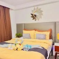 Minimalist studio with Luxury bed Good for 1-4pax High speed WiFi with Netflix Free Pool & Parking, hotel di Suba