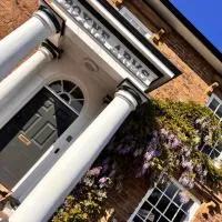 The Boyne Arms, hotel din Burwarton