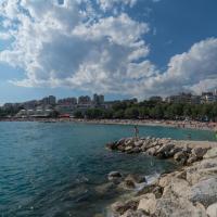 Luxury Rooms Near the Beach1, hotel di Znjan, Split