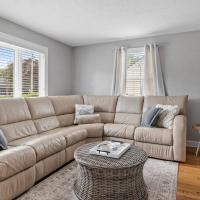 Newport Beach House with Huge Yard, hotel near Newport State (Rhode Island) - NPT, Middletown