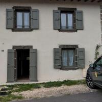 Maison rénovée avec terrasse et balcon à Polignac - FR-1-582-539, hotel poblíž Letiště Loudes - LPY, Saint-Vidal