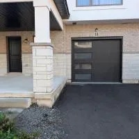 Modern 3BR Home Near Niagara Falls & Welland Canal, hotel in Welland