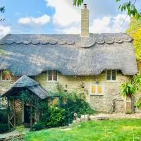 Thatched Cottage 2 Bed 2 Bath in Stour Provost near Shaftesbury and Longleat, hotell i Stour Provost