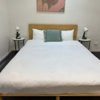 Double Bed Room with Ensuite Bath-Peaceful location, hotel em Gledswood Hills