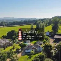 Adgestone Villa - A Luxurious Countryside Escape with Heated Pool, Near Sandown Beach, Dog Friendly in Rural Sandown - Perfect Getaway for Family & Friends – hotel w mieście Alverstone