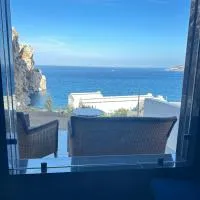 "Seaside Studio with Stunning Views in Belyounech, Hotel in Belyounech 