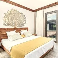 Jacaranda Pool Villas with Maritim 5 Star Beach Resort access, viešbutis mieste Balaklava