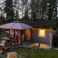 Edsbro में, होटल Cozy cottage in the woods near lake & sauna