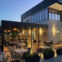 VV Luxe, hotel em Ljaknasi