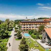 Hotel Restaurant Zum Goldenen Anker mit Hallenbad & Wellnessbereich, hotel v destinácii Windorf