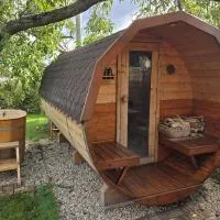 SAUNA Dom، فندق في بيزينوك