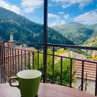 Forrest Guesthouse: Polídhroson şehrinde bir otel