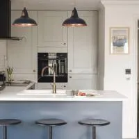 5 The Lookout - 2 bed apartment with parking, balcony & sea views, hotel in Swanage