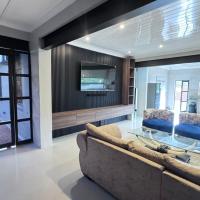 Modern Retreat with Stylish Interiors & Peaceful Garden View, vie&scaron;butis mieste Blumfonteinas, netoliese &ndash; Bram Fischer tarptautinis oro uostas