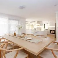 Scarborough Family Beachside Retreat - Walk to beach, hotel i Perth