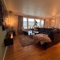 Cozy fjordside house, with mountain view, hotel near Harstad/Narvik Airport - EVE, Fjelldal
