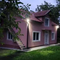Vila KEDAR sa klimom、クラグイェヴァツのホテル
