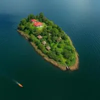 Sharp Island Gorilla Lodge, Lake Bunyonyi, hotel u gradu Kashasha