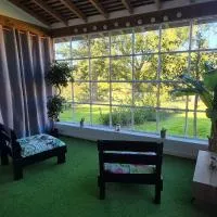 Studio Rosanos vue sur lac, hotel i Saint-Vaury