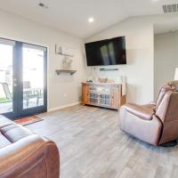 Walk to Moses Lake! Family Home with Fenced Yard、モーゼスレイクにあるGrant County International - MWHの周辺ホテル