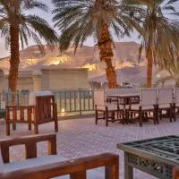 Habu Hotel, viešbutis mieste Al Aqālitah