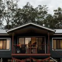 Tuckeroo Cottages - Rosella Cottage, hótel í Rathdowney