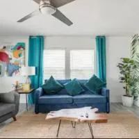 Beach House with Huge Deck and Great Views, hotel a Galveston