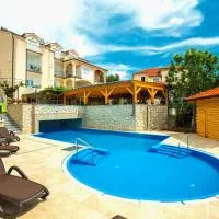 Apartments and Rooms Vitomir, hotelli kohteessa Lopar