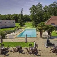 ノボテル フォンテーヌブロー ユリィ（Novotel Fontainebleau Ury）、ユリィのホテル