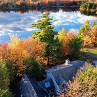 Tranquil Waterside by AvantStay Lakefront Dock Game Room Views, hotel near Pocono Mountains Municipal - MPO, Pocono Summit