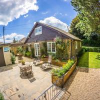 Swallows Nest - Covehurst Bay Cottage, hotel in Hastings