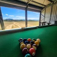 Willow Farm Homestead & Lodge, хотел в Junabee