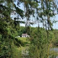 Chalet de charme style cottage - Domaine du Moulin, hotel v destinácii Lanrelas