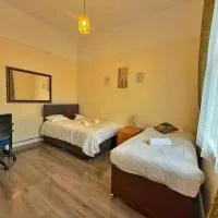 Near City-Birkenhead rooms, hótel í Birkenhead