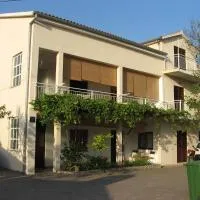 Apartments&Rooms Milka: Starigrad-Paklenica şehrinde bir otel