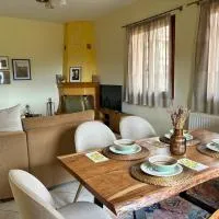 Chimpanzee Forest House, Hotel in Karpenisi