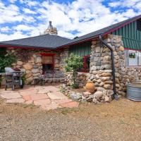 Rockhouse Retreat 1-br Housetimeless Dcortrails, hotel near Ernest A Love Field Airport - PRC, Granite Dells
