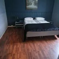 Comfortable apartment near the city center and nature, хотел в Florø Airport