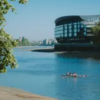 Fulham Pier Hotel, Hotel in London