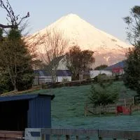 Cold Ebb Mountain View Homestay، فندق في Midhirst
