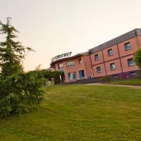 Cit'Hotel Du Circuit, hotel in Magny-Cours