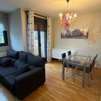 Apartamento Los Olivos, hotel cerca de Aeropuerto de Huesca - Pirineos - HSK, Huesca