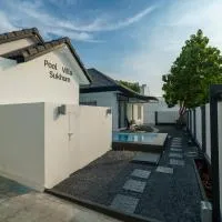 4BR Pool Villa Sukhum in Phuket Town, хотел в Changwat Phuket