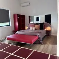 Aurora Studio & Court Yard Private Pet Friendly Free Parking, hotel a Brisbane