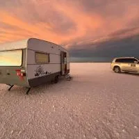 Camper Elegance Uyuni - All Inclusive, hotelli kohteessa Carpas