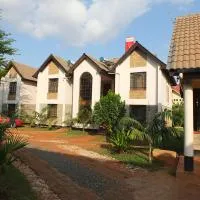 Afrika Lodges, готель у місті Voi